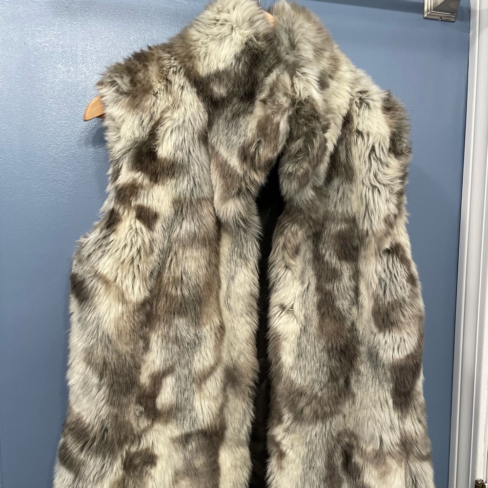 Kristen Blake faux fur vest size M